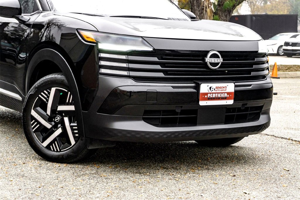 Used 2025 Nissan Kicks SV w/ Interior Electronics Package image 3