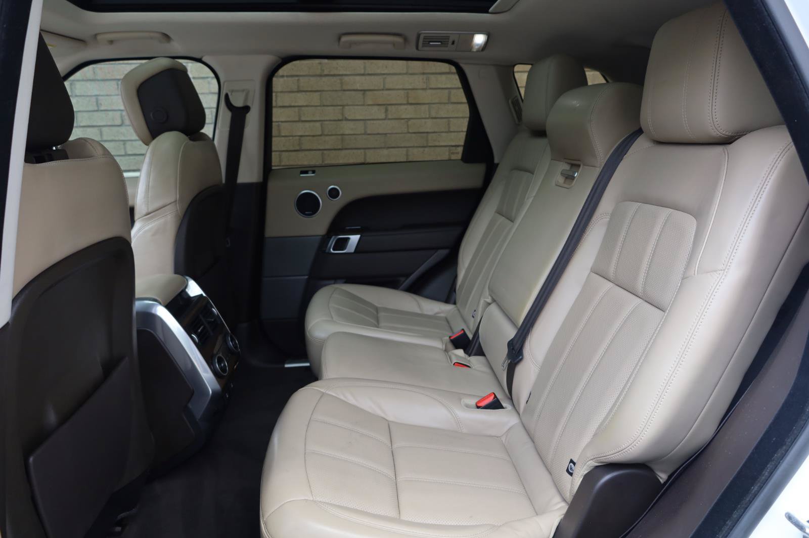 Used 2018 Land Rover Range Rover Sport HSE AWD/4WD image 23