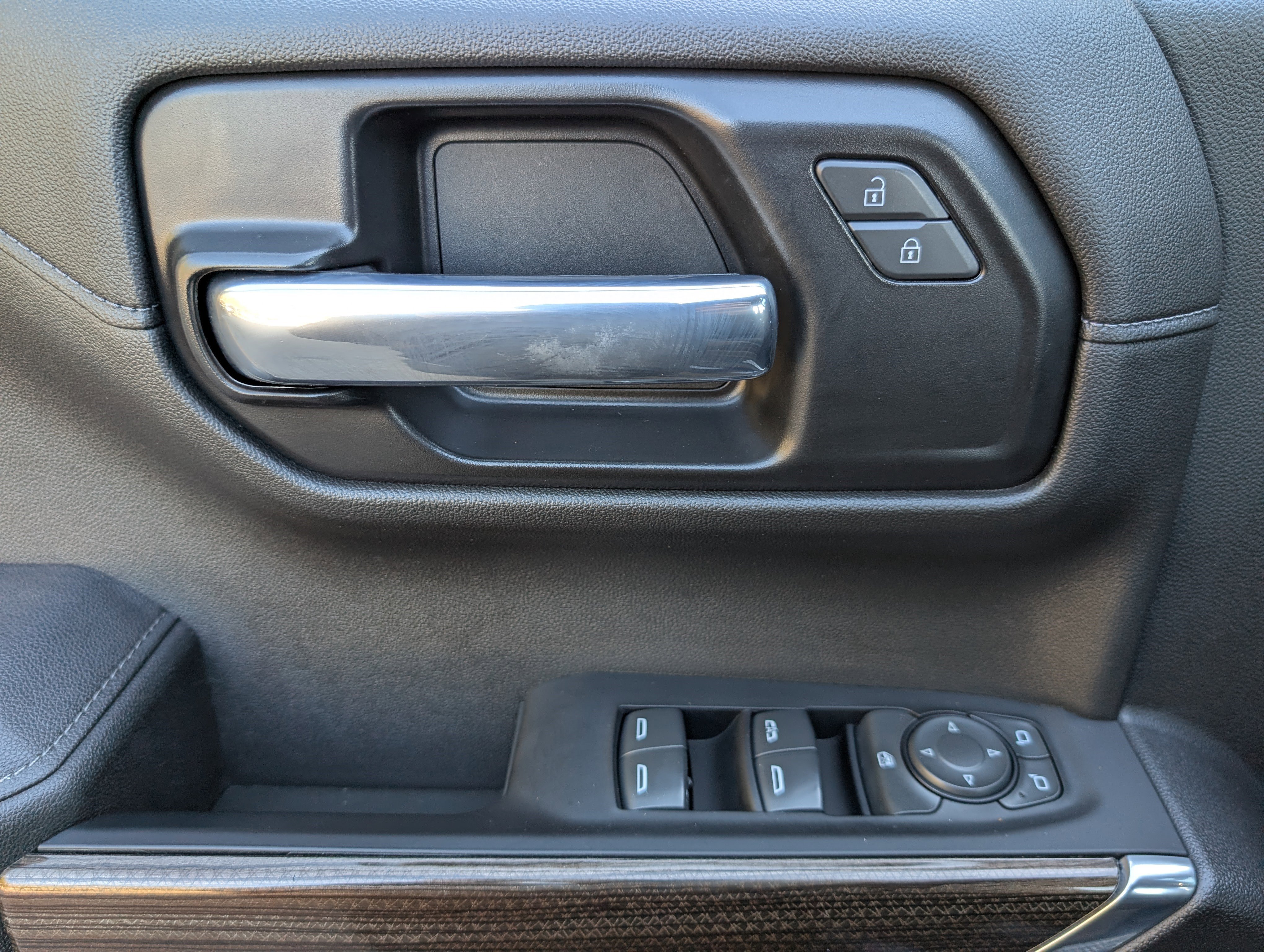 Used 2021 Chevrolet Silverado 1500 LT image 15