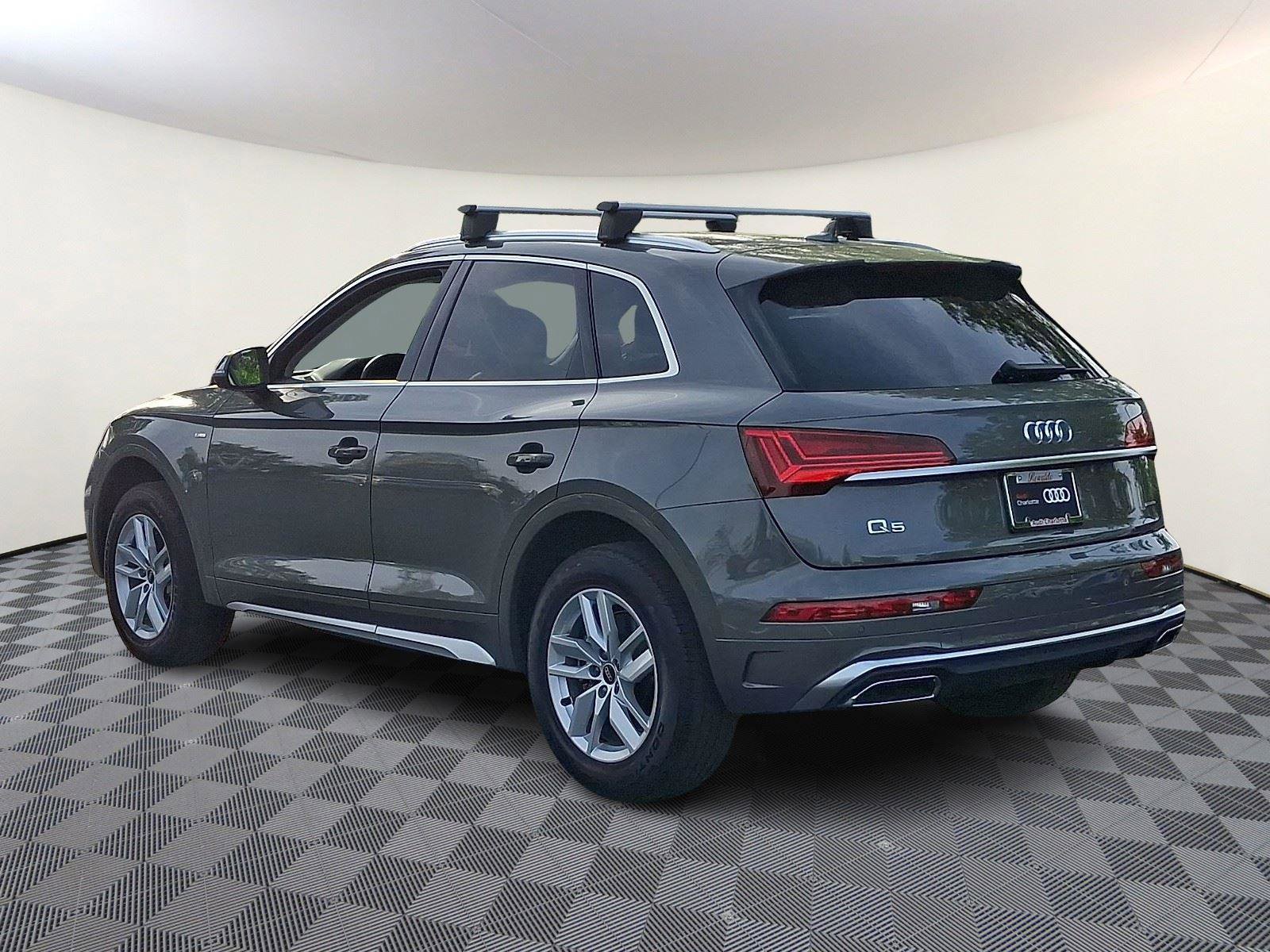 Used 2023 Audi Q5 2.0T Premium w/ Convenience Package image 4