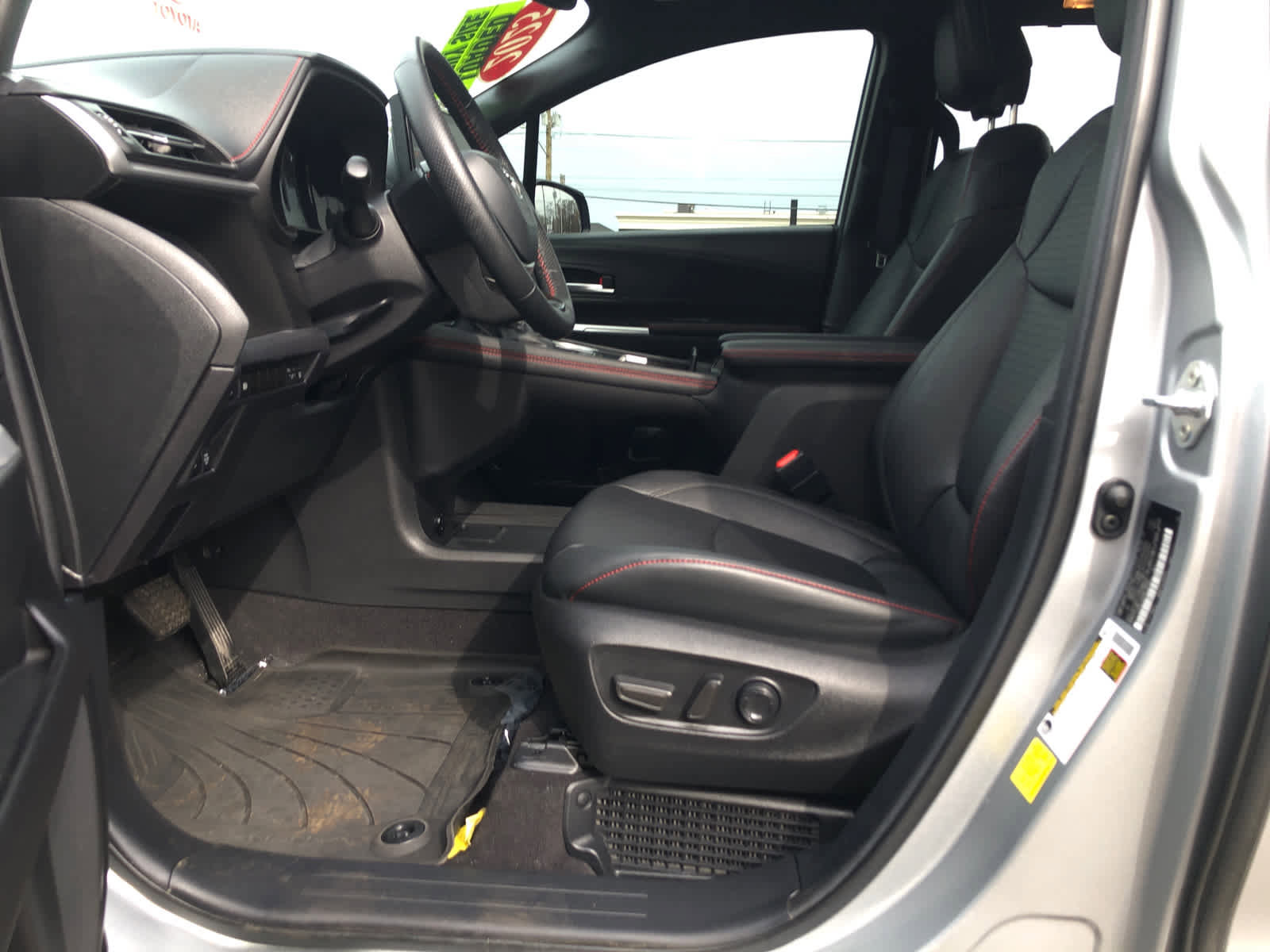 Certified 2025 Toyota Sienna XSE image 22