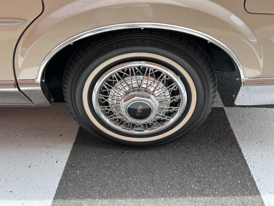 Used 1989 Lincoln Town Car Signature RWD image 16