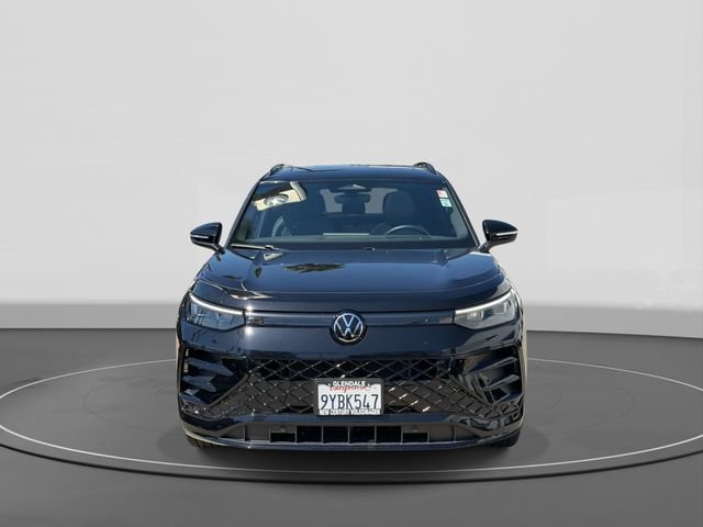 Certified 2025 Volkswagen Tiguan SE R-Line FWD image 2