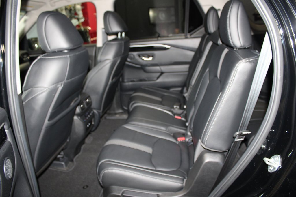 Used 2025 Honda Pilot Touring image 18