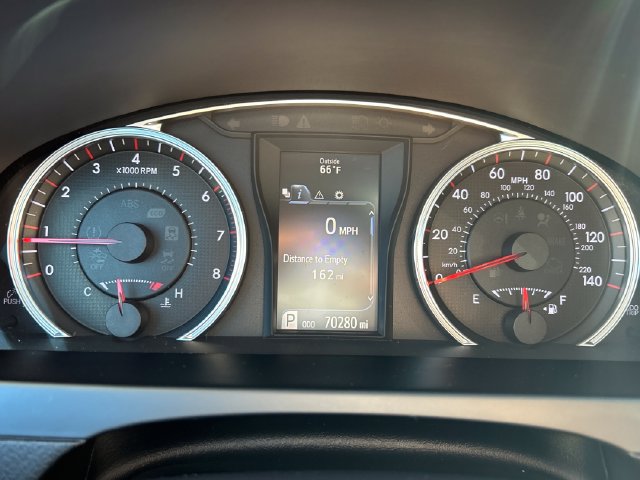 Used 2017 Toyota Camry SE w/ Moonroof Package FWD image 16