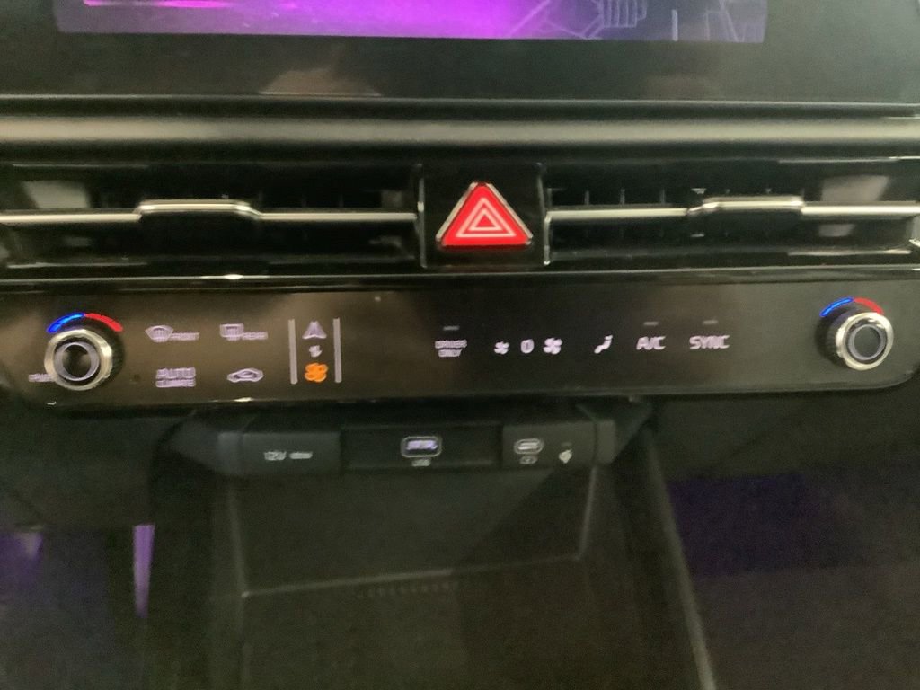 Certified 2025 Kia Niro EX image 9