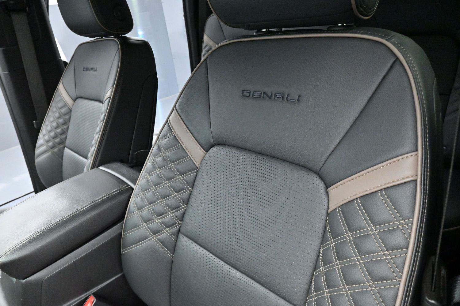 Used 2023 GMC Canyon Denali AWD/4WD image 15