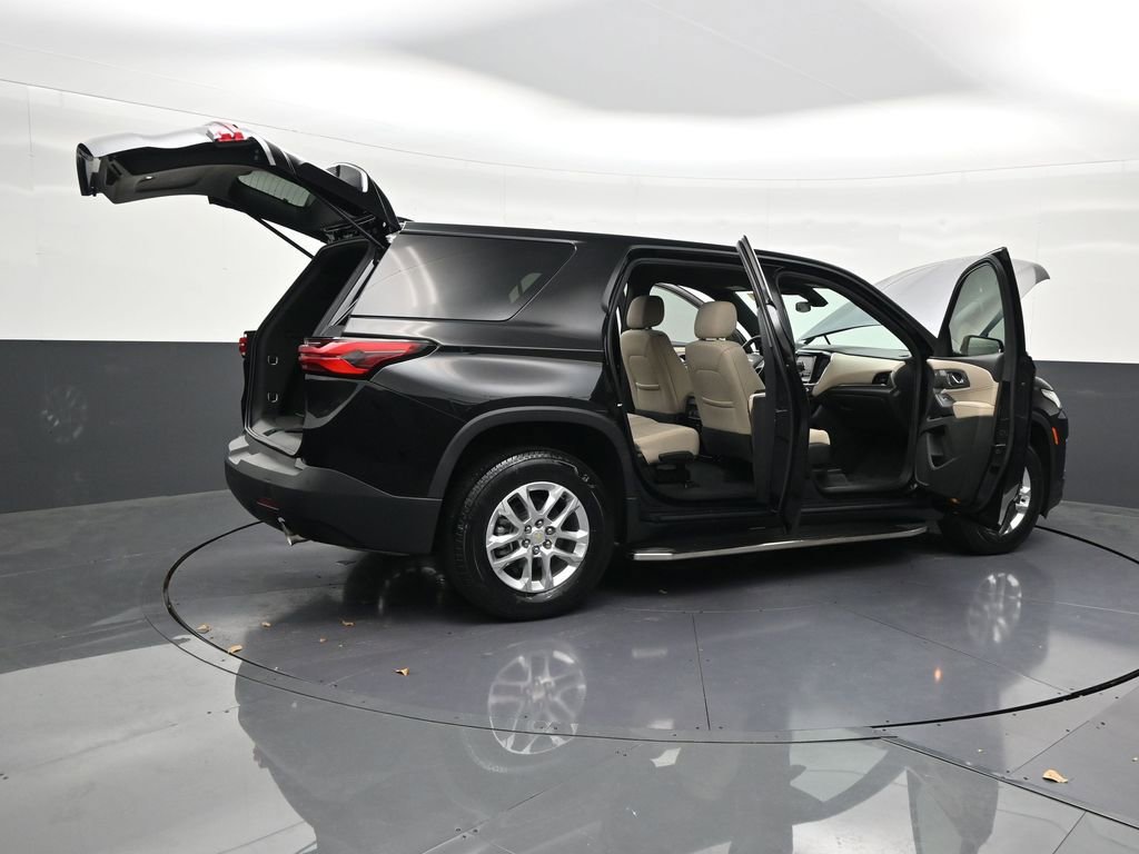 Used 2023 Chevrolet Traverse LS image 38