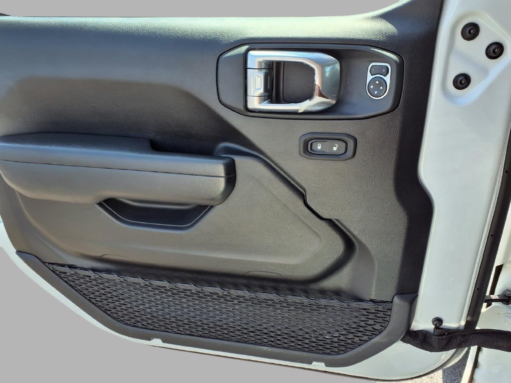 Used 2025 Jeep Wrangler Unlimited Rubicon AWD/4WD image 19
