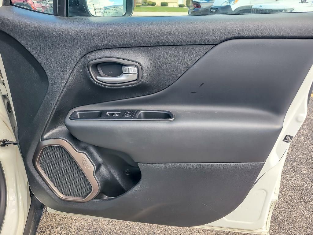 Used 2023 Jeep Renegade Latitude image 23
