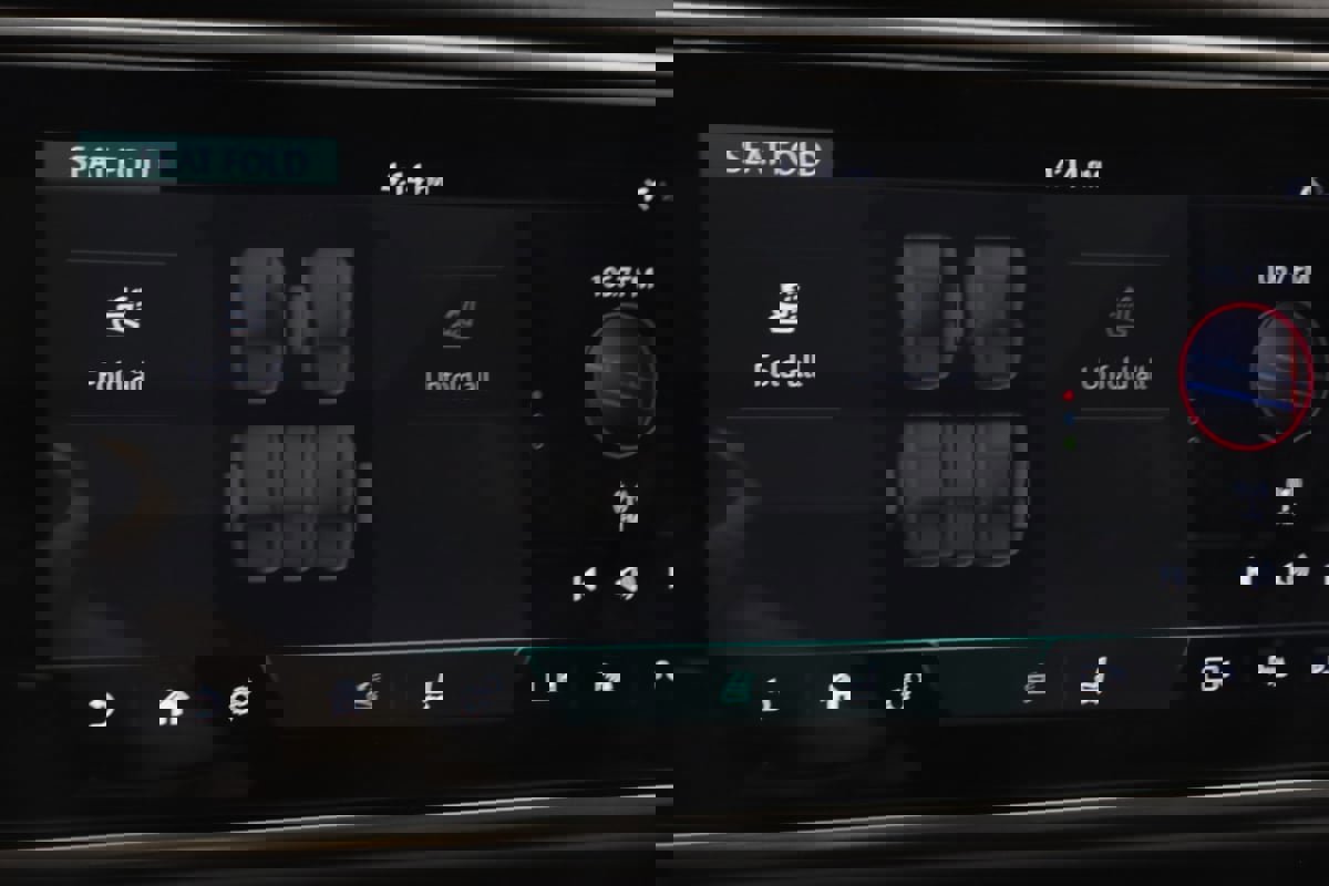 Used 2020 Land Rover Range Rover Autobiography image 30