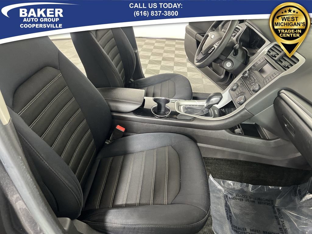 Used 2015 Ford Fusion SE image 25