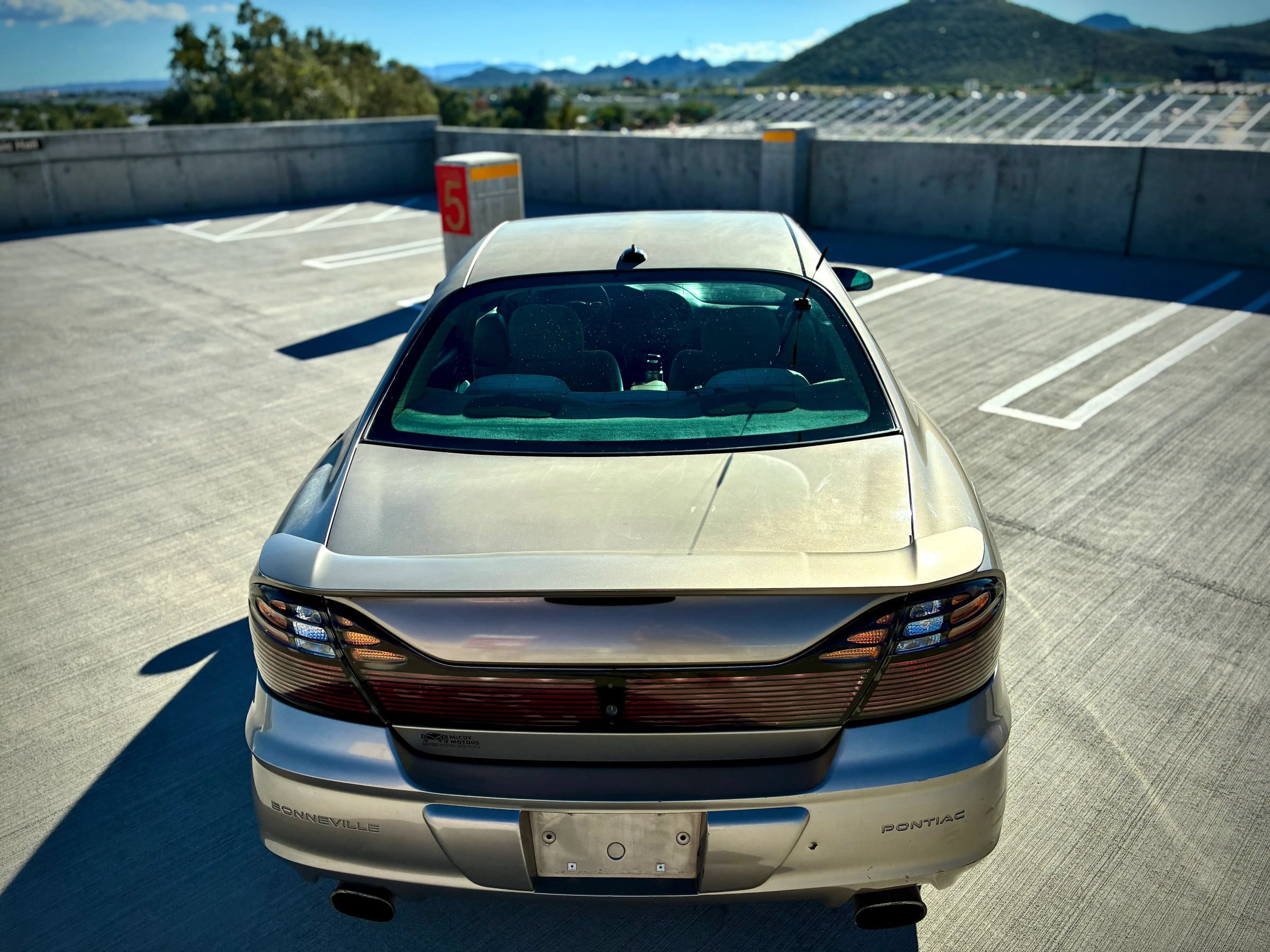 Used 2003 Pontiac Bonneville SLE FWD image 10