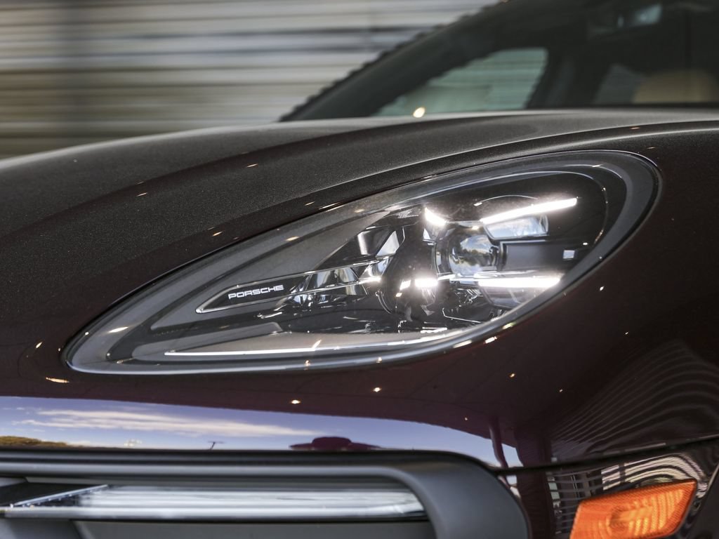 Certified 2026 Porsche Macan AWD/4WD image 12