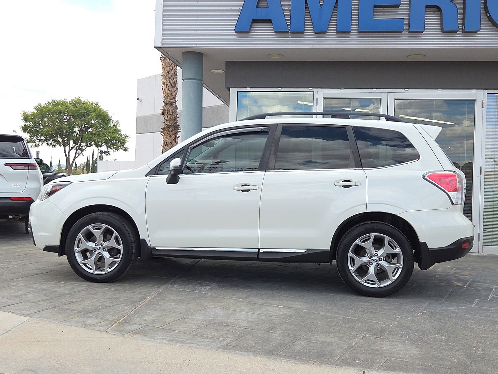 Used 2017 Subaru Forester 2.5i Touring AWD/4WD image 3
