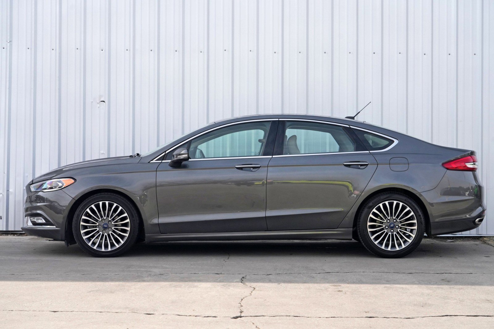 Used 2017 Ford Fusion SE w/ Fusion SE Technology Package image 8