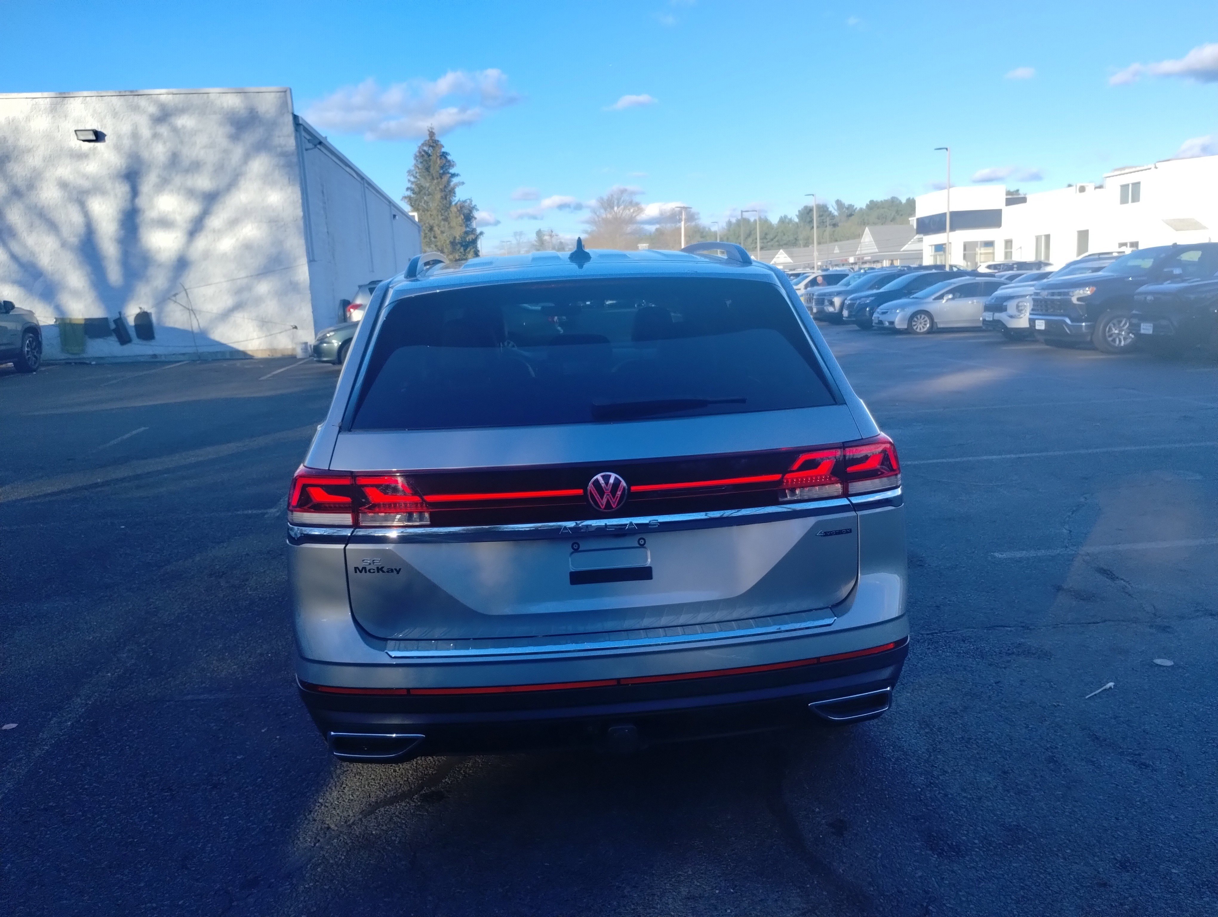 Used 2024 Volkswagen Atlas SE image 4