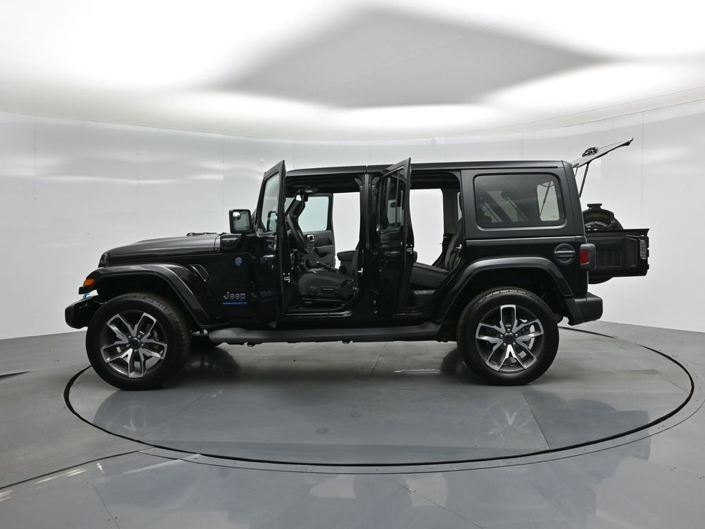 Used 2024 Jeep Wrangler Unlimited AWD/4WD image 34