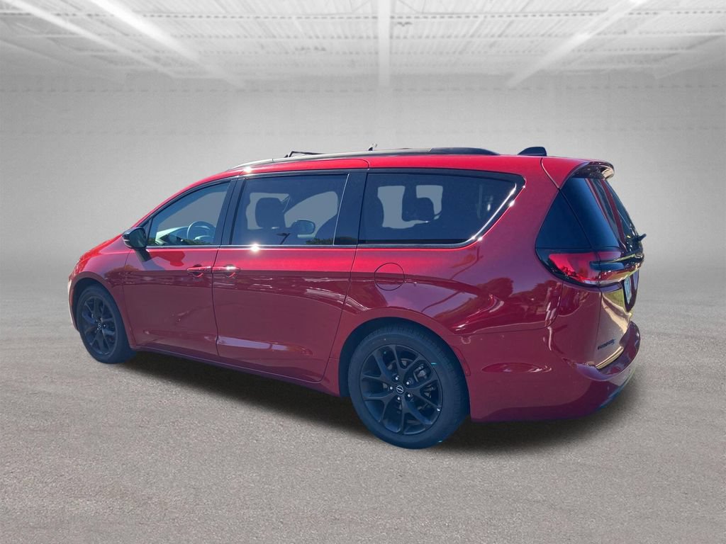 Used 2025 Chrysler Pacifica Limited FWD image 10
