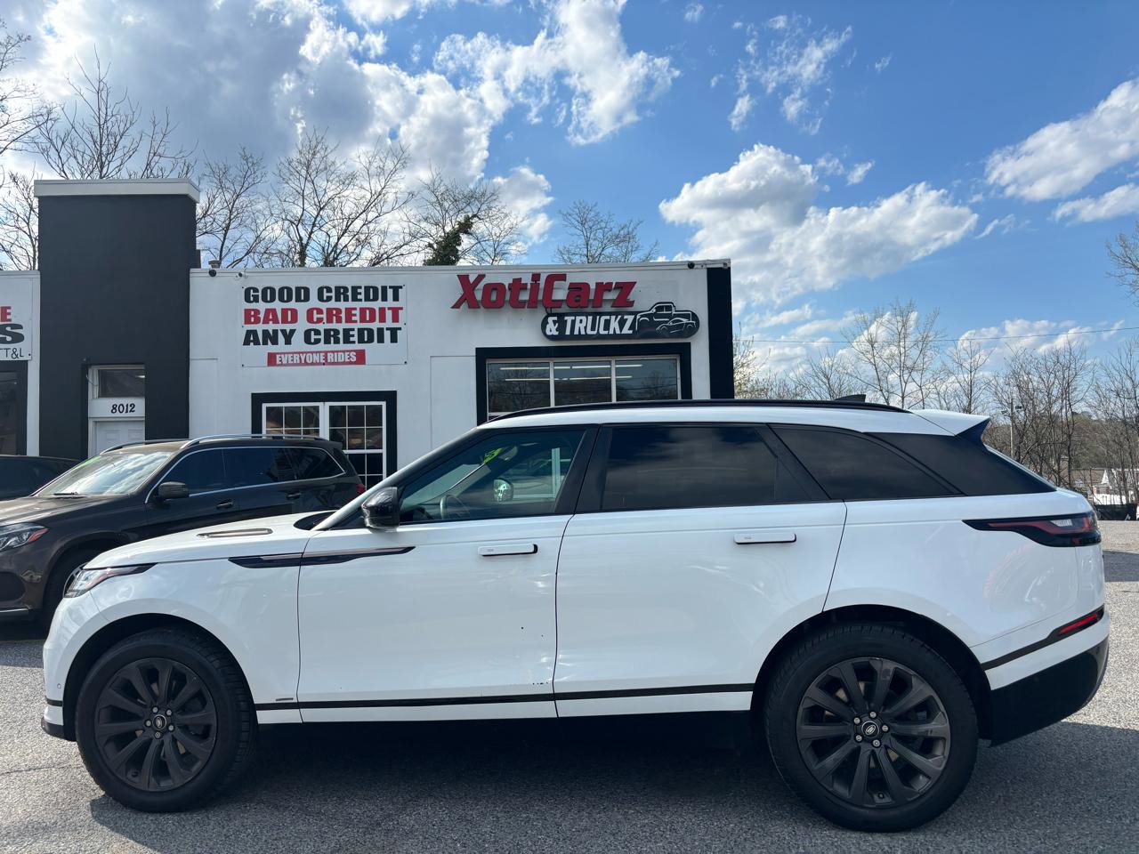 Used 2019 Land Rover Range Rover Velar R-Dynamic SE AWD/4WD image 1