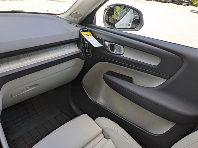 New 2026 Volvo XC40 B5 Ultra w/ Climate Package image 18