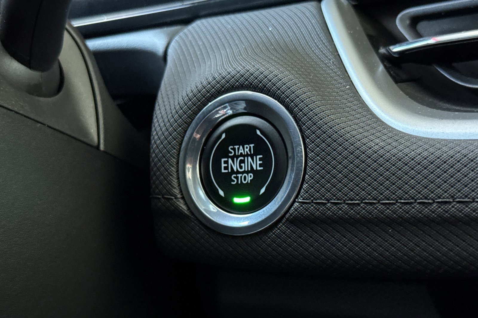 Used 2025 Chevrolet TrailBlazer LT image 32