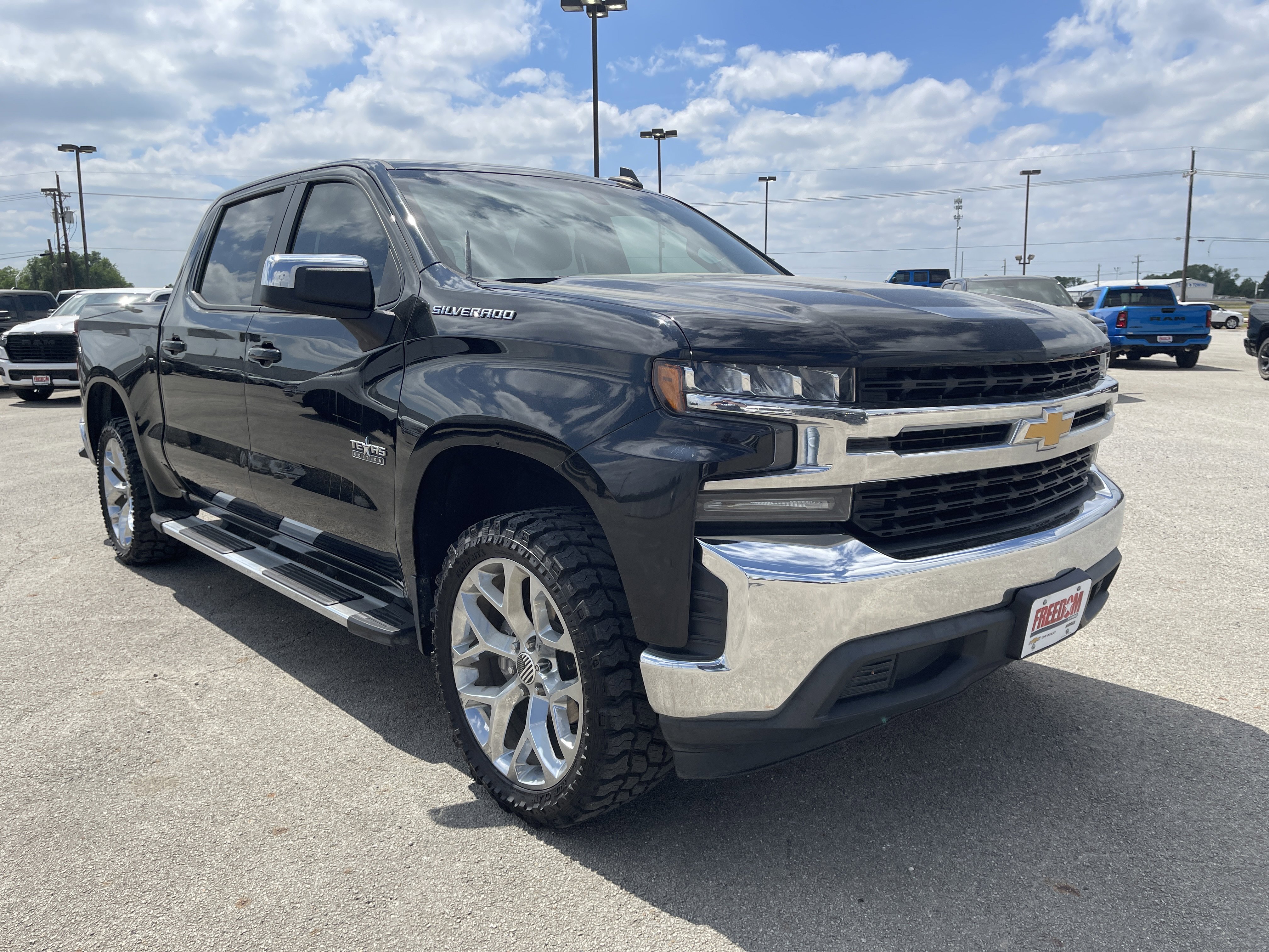 Used 2019 Chevrolet Silverado 1500 LT w/ Texas Edition image 2