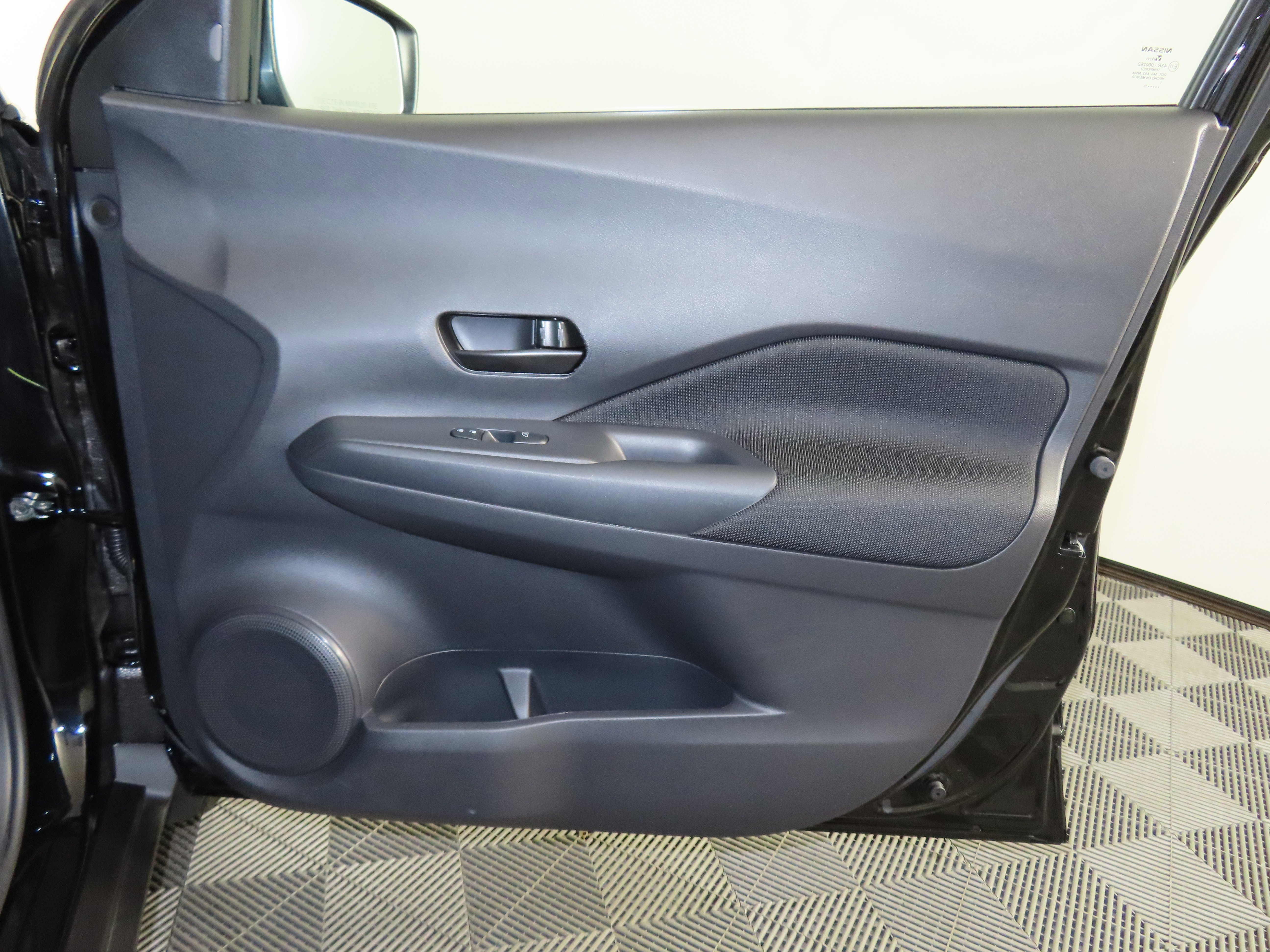 Certified 2025 Nissan Kicks Play S image 28