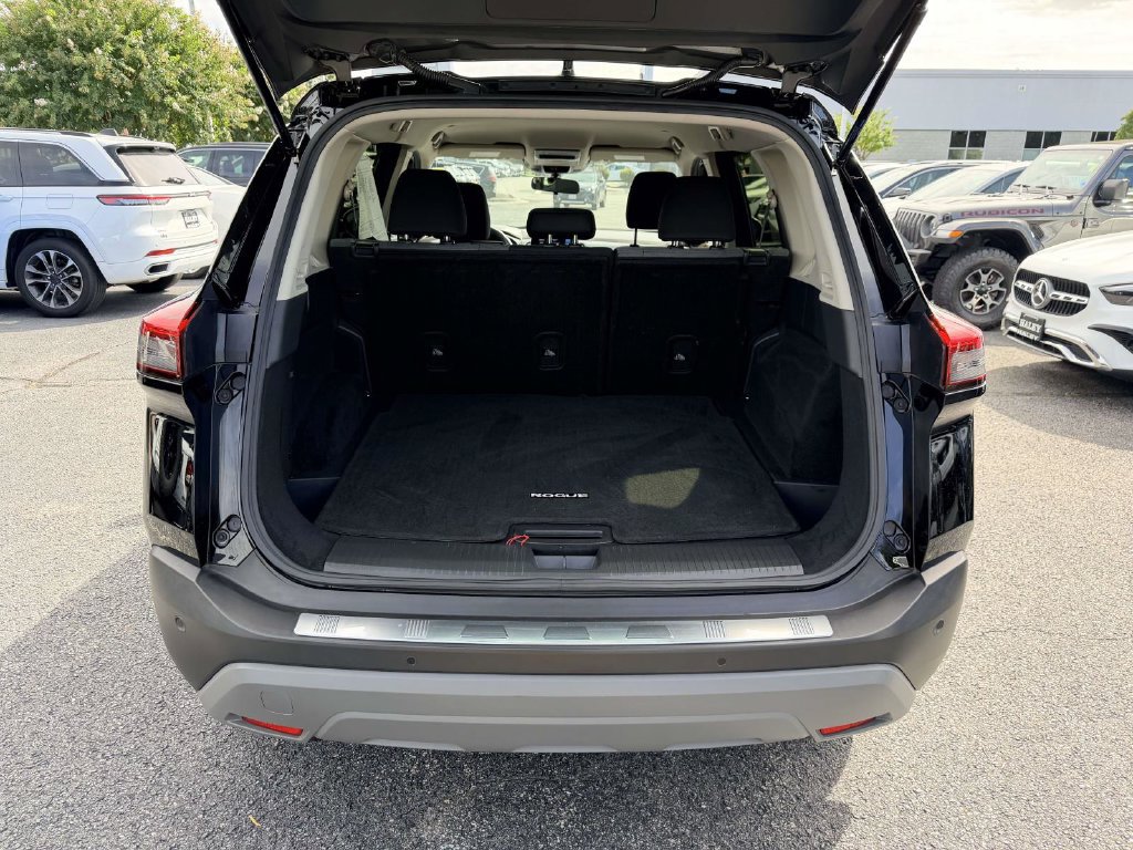 Used 2023 Nissan Rogue SV AWD/4WD image 11