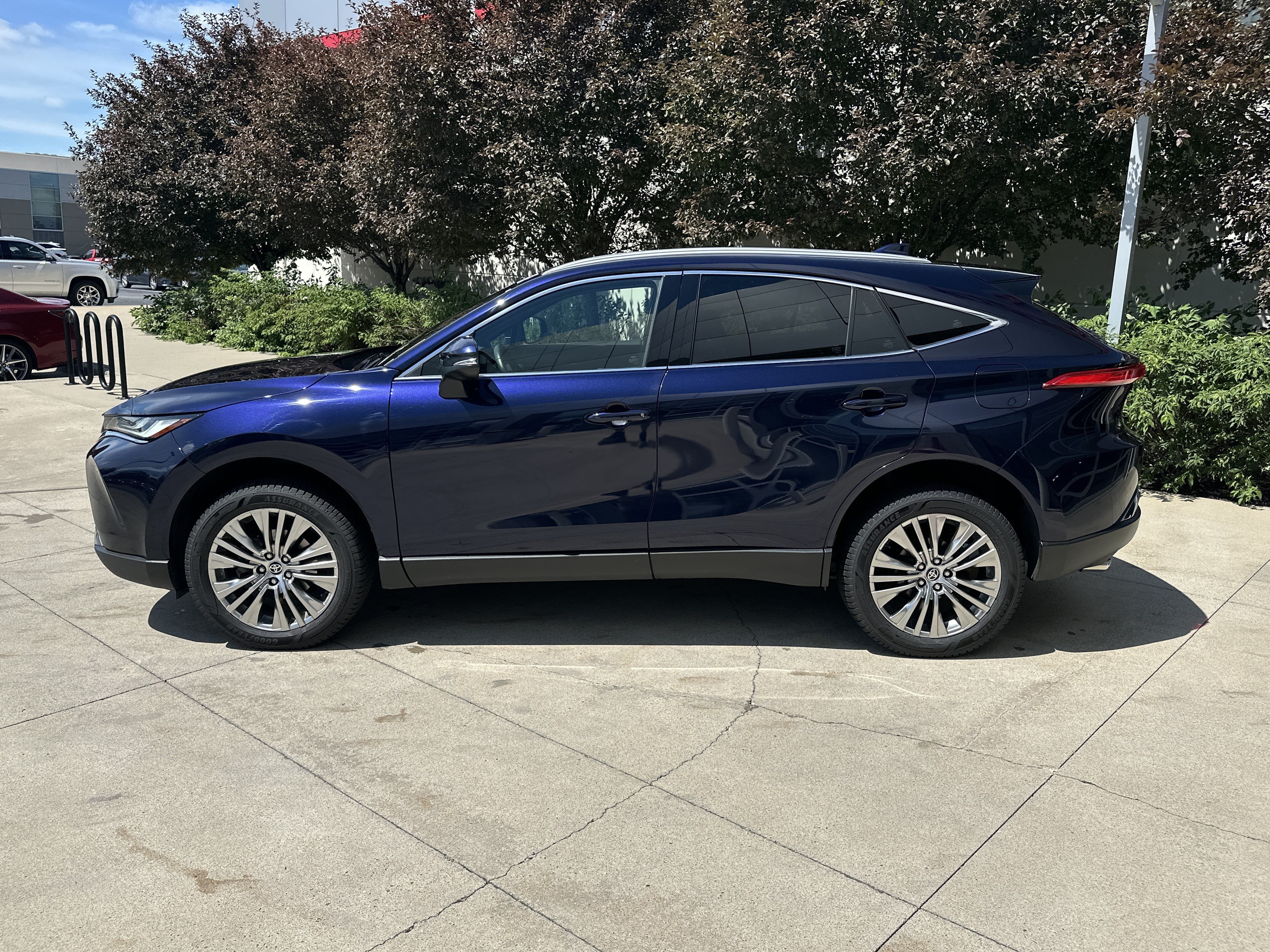 Used 2023 Toyota Venza XLE AWD/4WD image 9