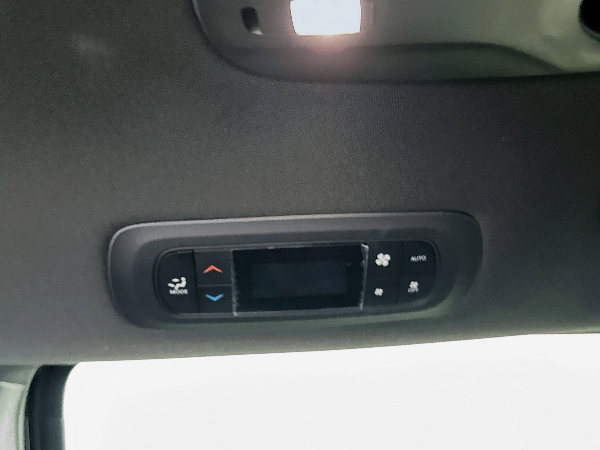 Used 2025 Chrysler Pacifica Select FWD image 26