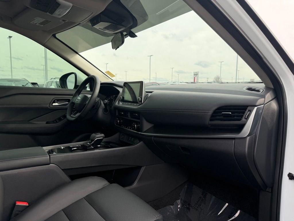 Used 2026 Nissan Rogue SV w/ SV Premium Package image 21