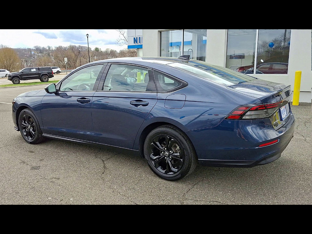 Used 2025 Honda Accord SE image 6