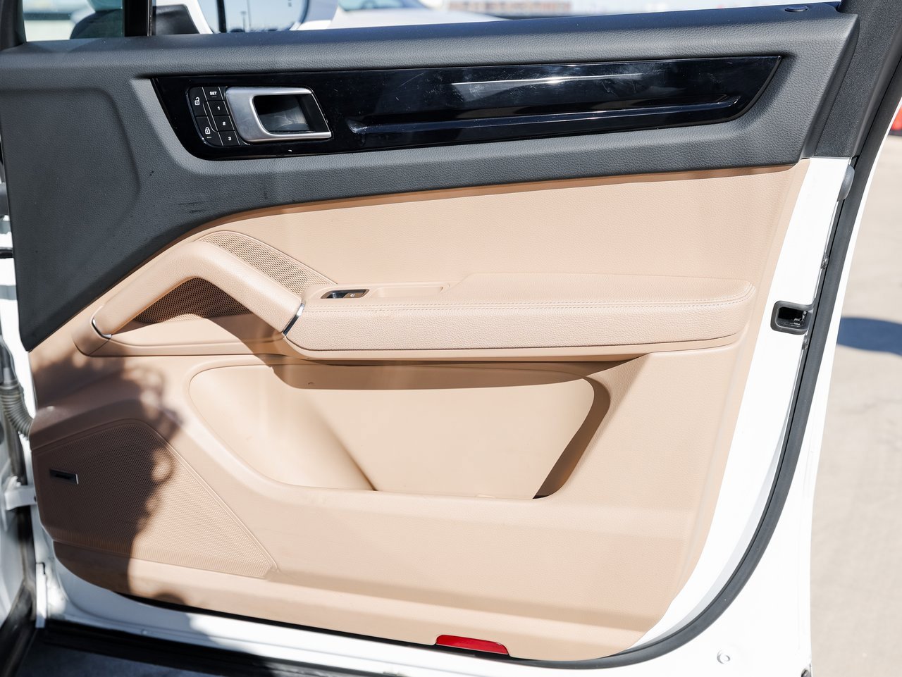 Certified 2022 Porsche Cayenne image 27