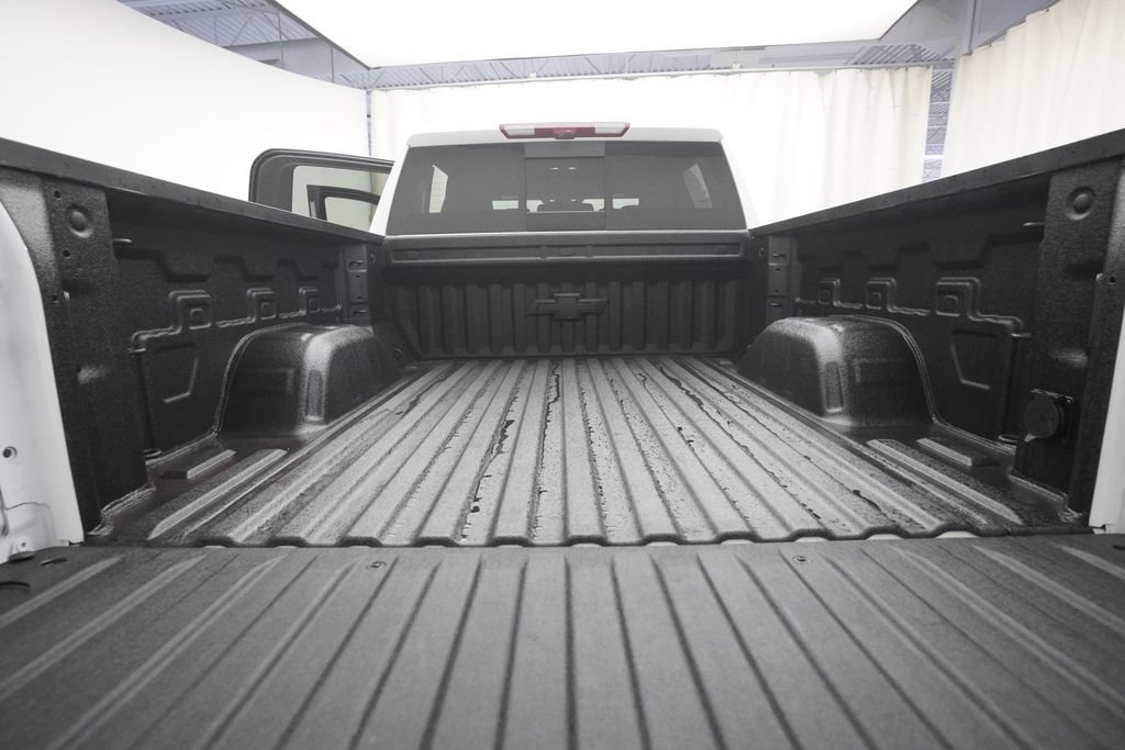 Used 2025 Chevrolet Silverado 1500 ZR2 w/ Technology Package AWD/4WD image 10