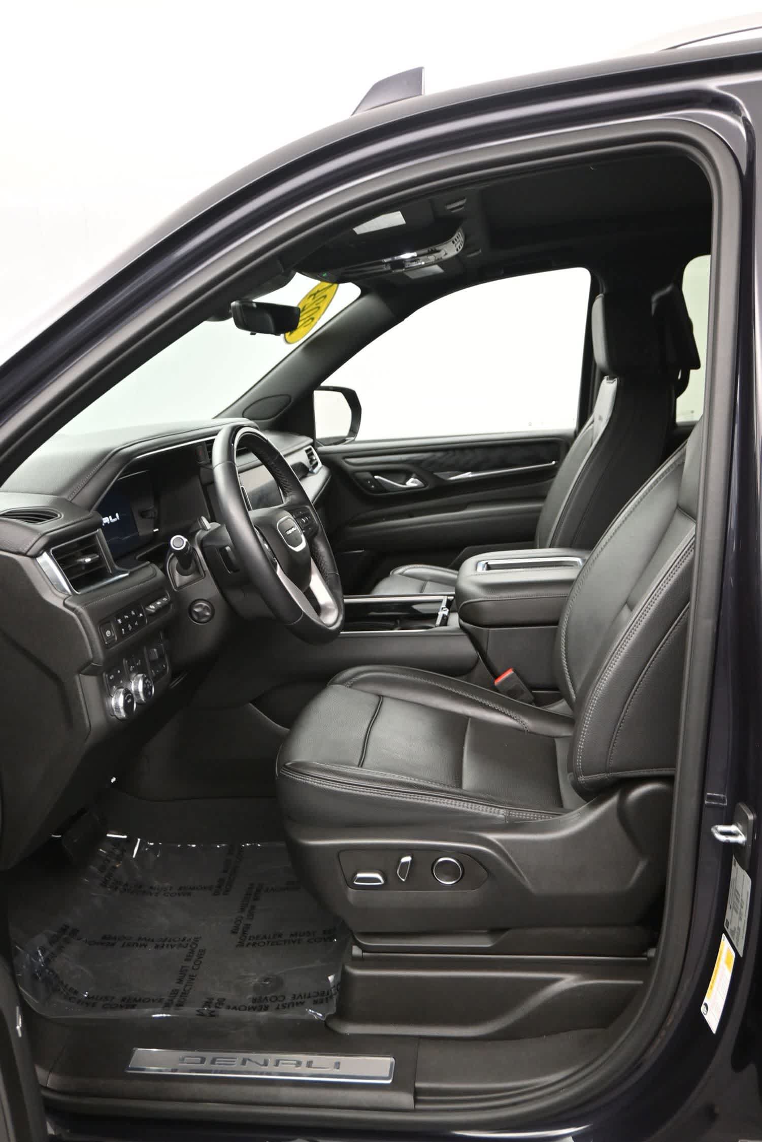 Used 2024 GMC Yukon XL Denali w/ Advanced Technology Package AWD/4WD image 11