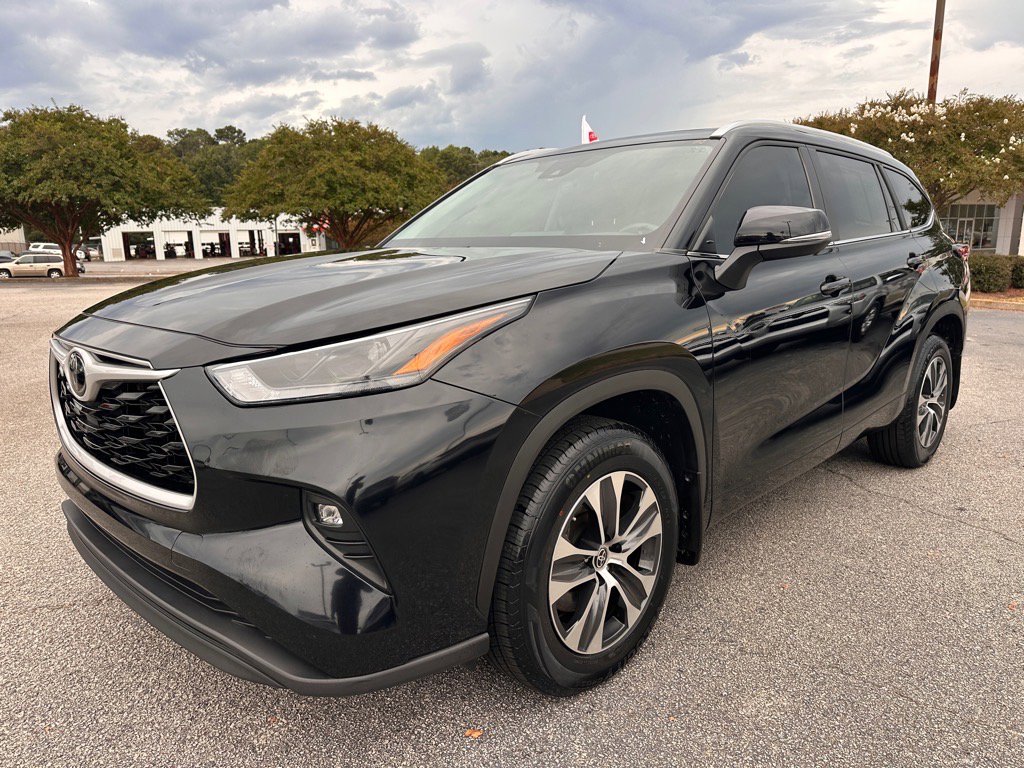 Used 2024 Toyota Highlander XLE image 7