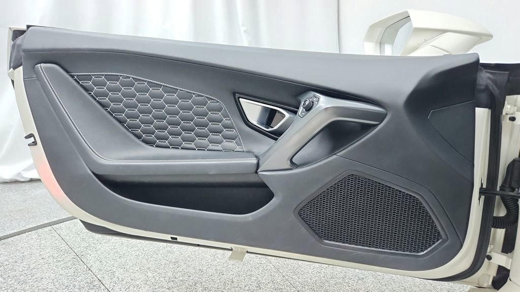 Used 2018 Lamborghini Huracan LP 580-2 image 17