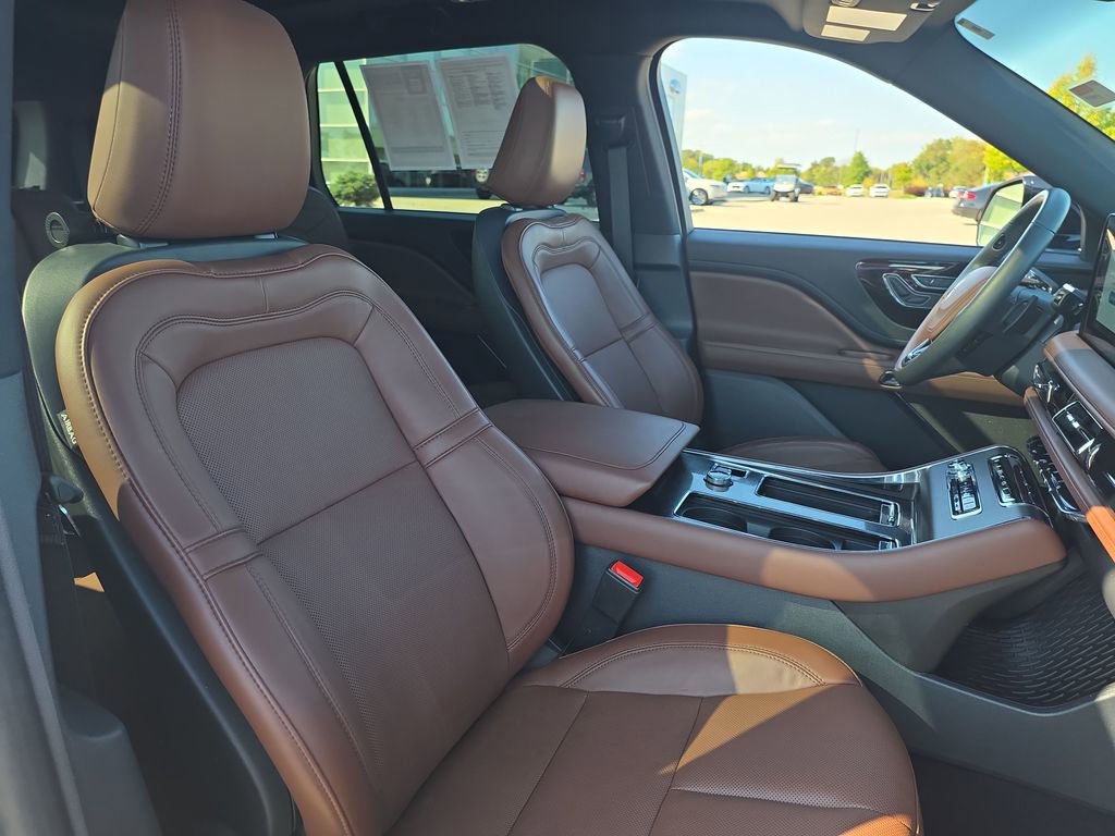 Used 2025 Lincoln Aviator Reserve w/ Illumination Package image 21