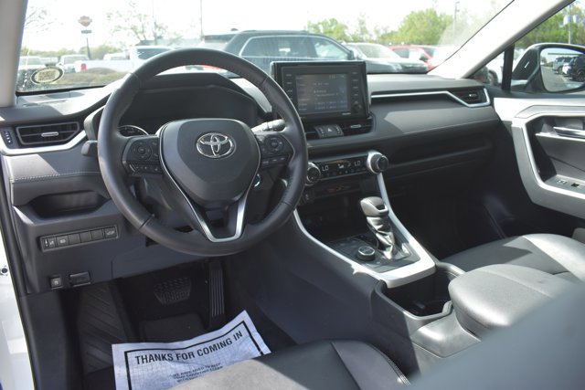Used 2022 Toyota RAV4 XLE Premium image 19