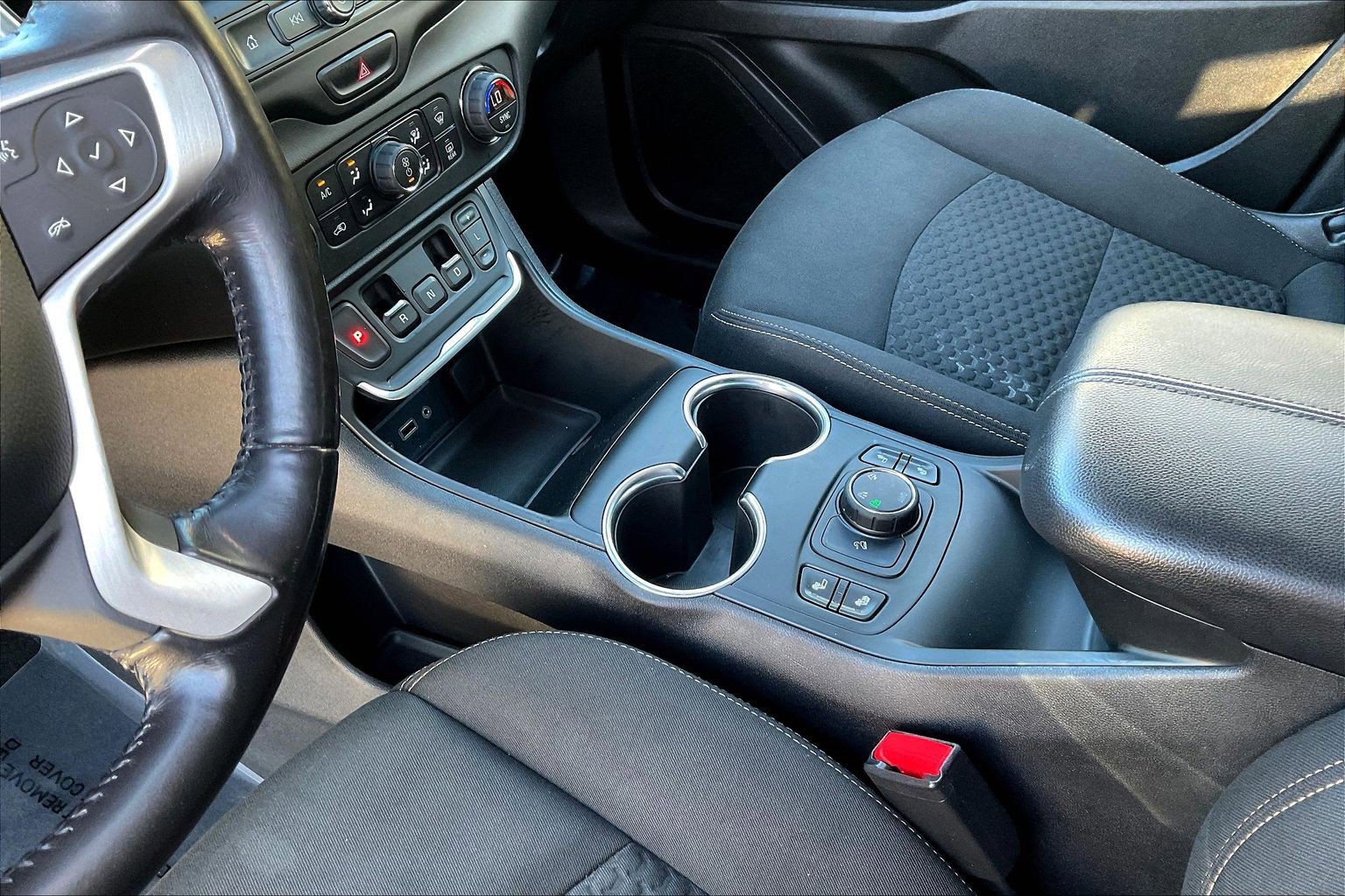 Used 2019 GMC Terrain SLE w/ Driver Convenience Package AWD/4WD image 18