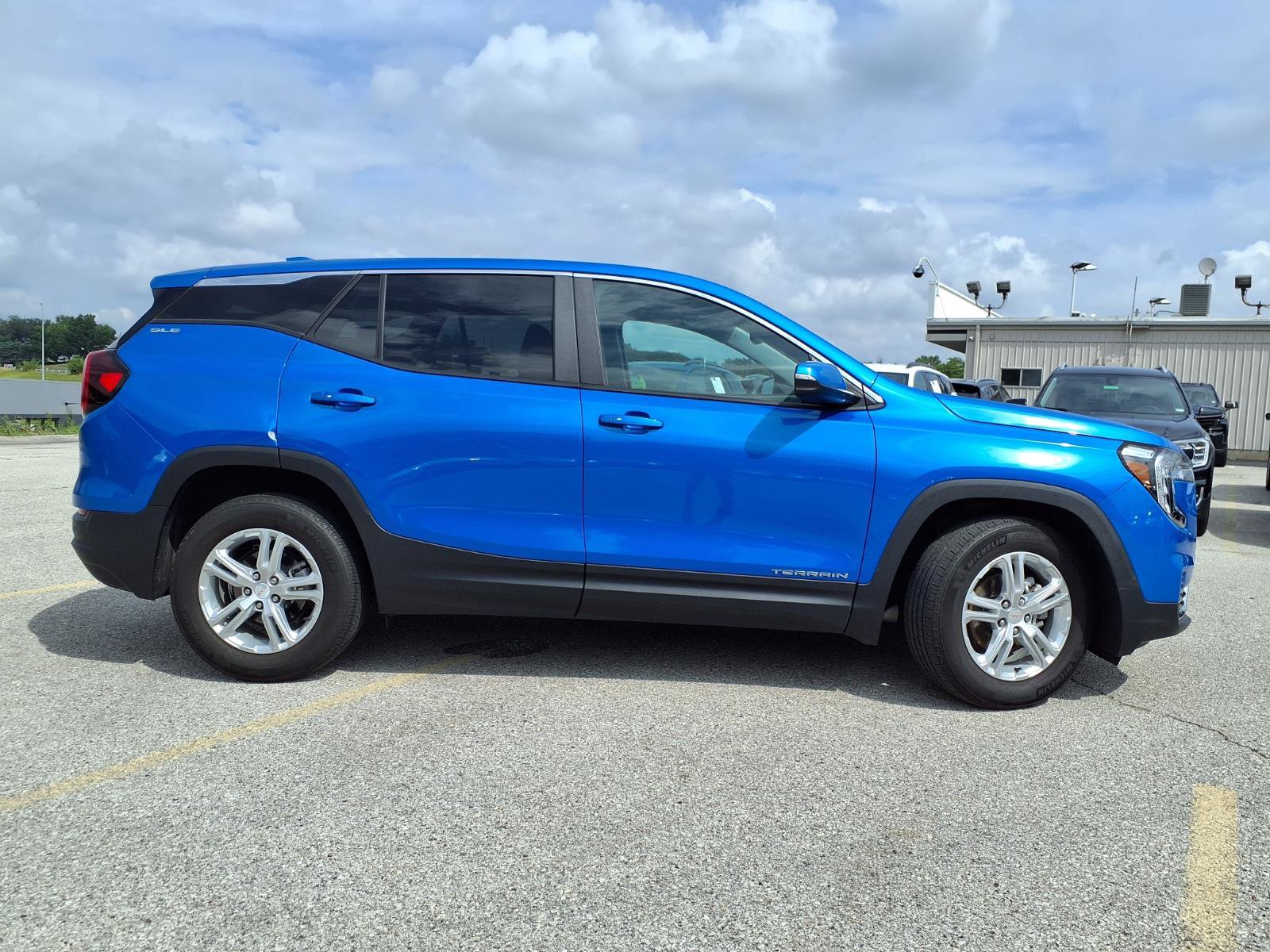 Used 2024 GMC Terrain SLE FWD image 29