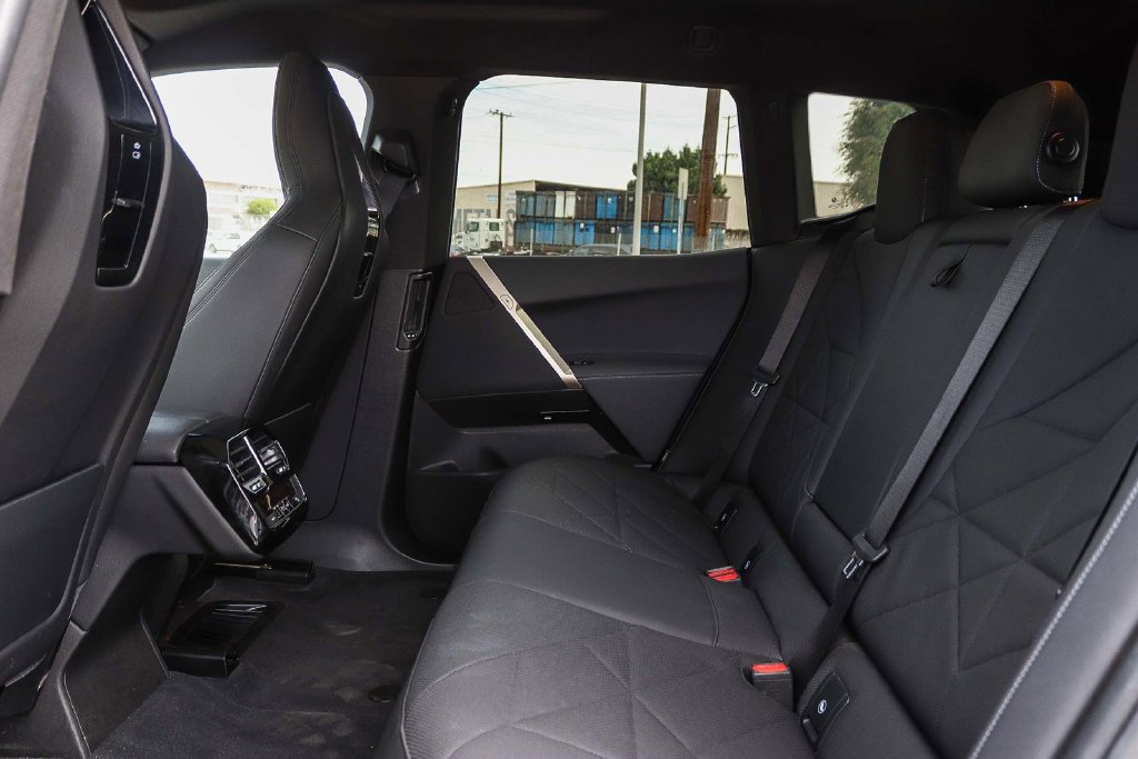 Used 2024 BMW iX xDrive50 w/ Sport Package AWD/4WD image 19