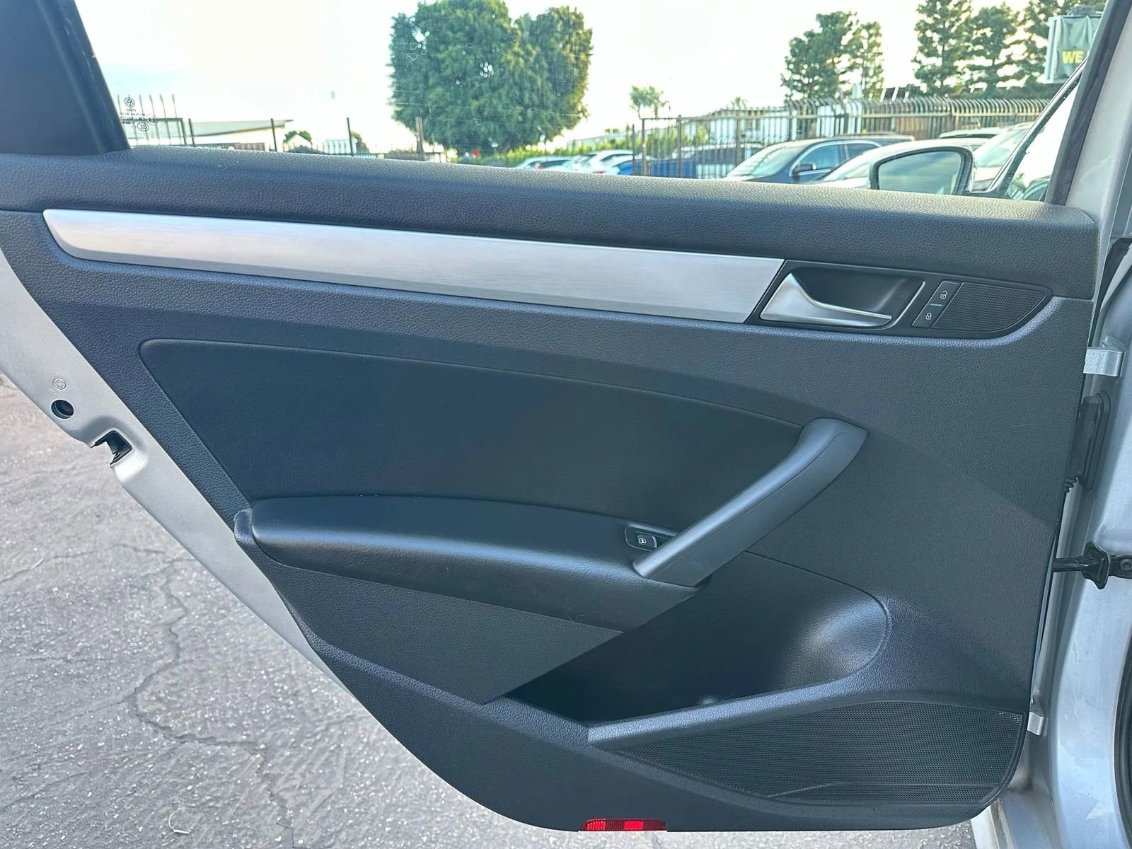 Used 2013 Volkswagen Passat 2.5 SE image 35