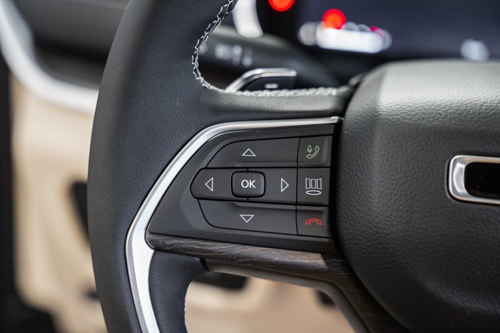 New 2025 Jeep Grand Cherokee Limited w/ Luxury Tech Group II image 30