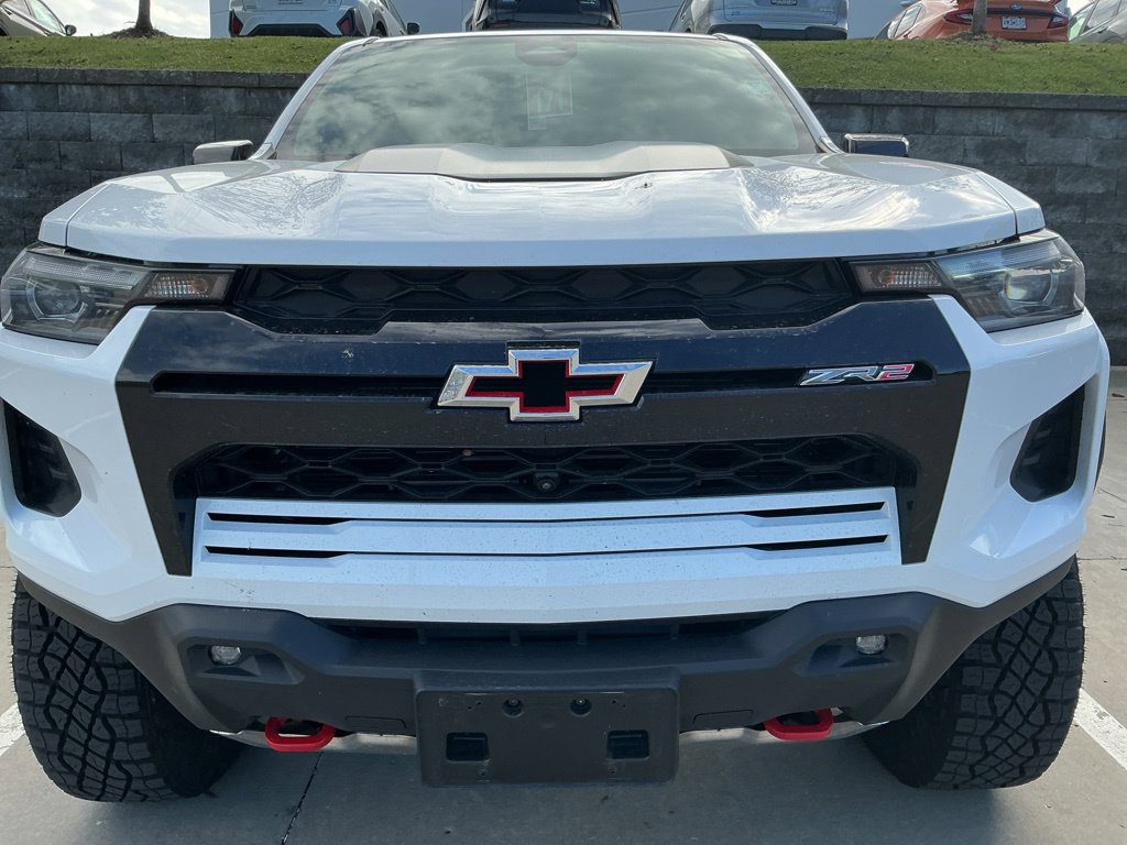 Used 2026 Chevrolet Colorado ZR2 w/ Technology Package AWD/4WD image 16