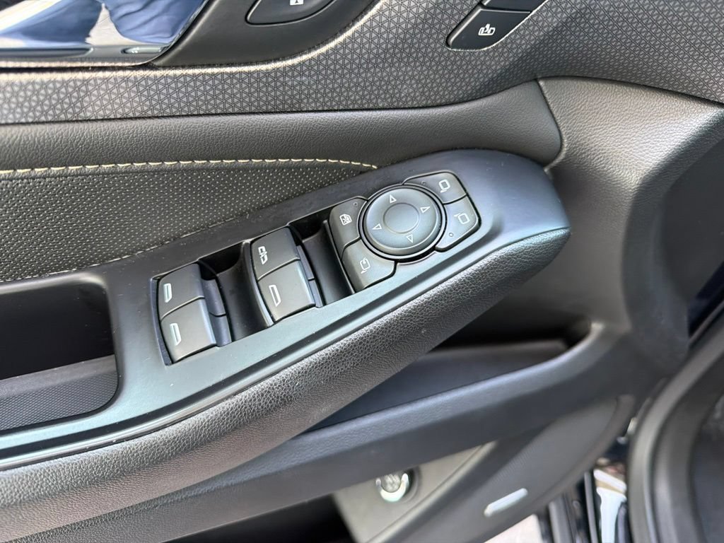 Used 2023 Chevrolet Traverse Premier w/ Redline Edition FWD image 7