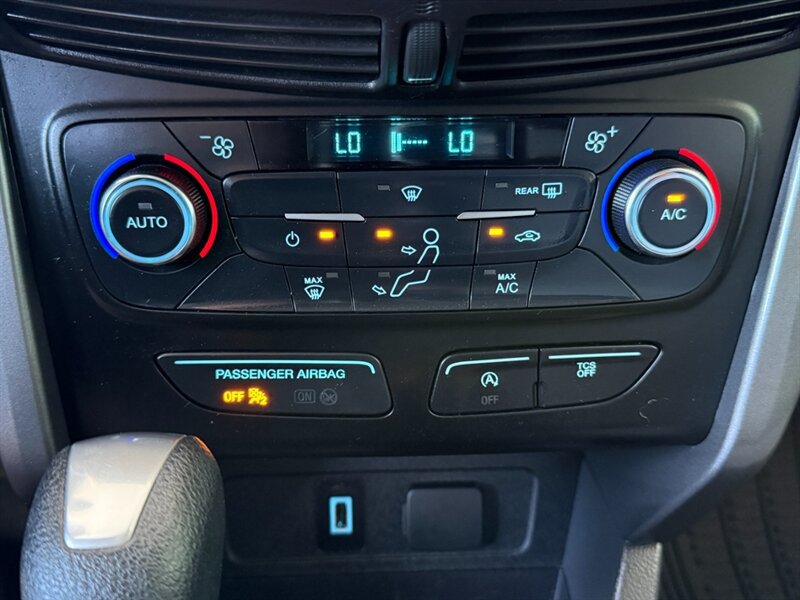 Used 2017 Ford Escape SE FWD image 33