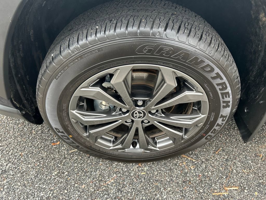 Used 2025 Toyota RAV4 Limited w/ Advanced Technology Package image 21