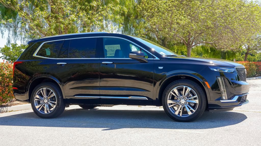 Certified 2025 Cadillac XT6 Premium Luxury w/ Technology Package image 7